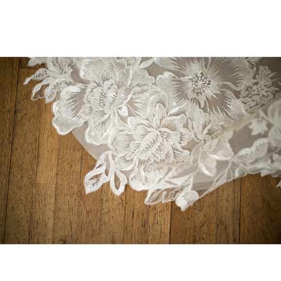 Martina Liana Wedding Dress - Picture 5 of 6